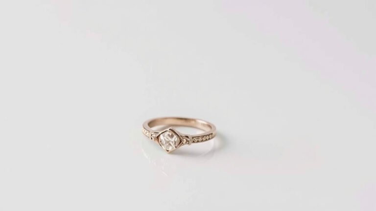 How to Clean a Ring With Vinegar: Easy Step-by-Step Guide